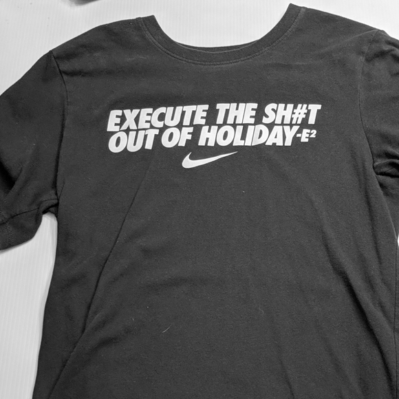 black nike t shirt